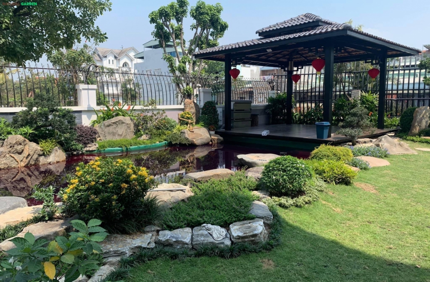 Sân Vườn và hồ koi